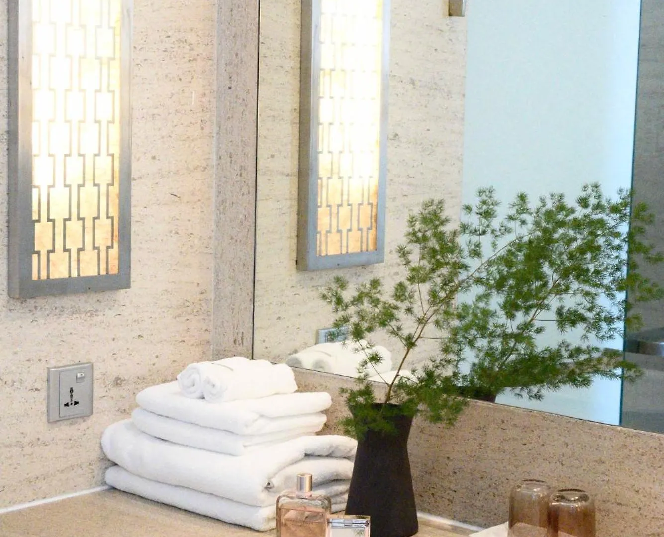 Seaside Serenity Residence - 2 Bedroom Apartment With Beach Access Da Nang