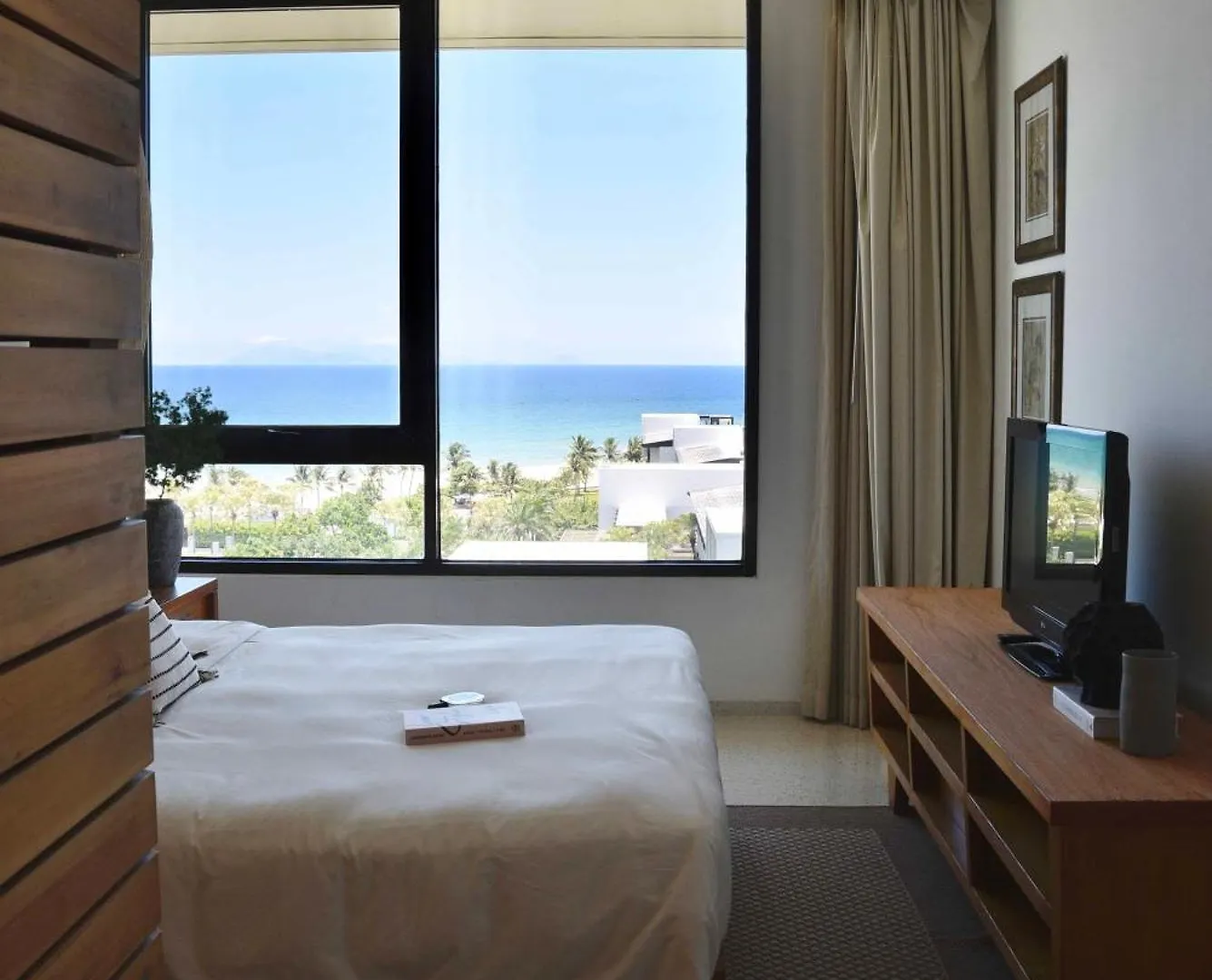Seaside Serenity Residence - 2 Bedroom Apartment With Beach Access Da Nang