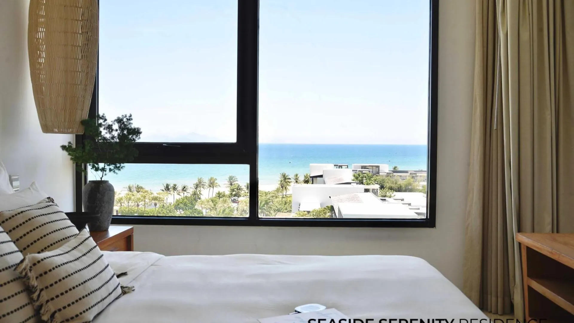 Seaside Serenity Residence - 2 Bedroom Apartment With Beach Access Дананг